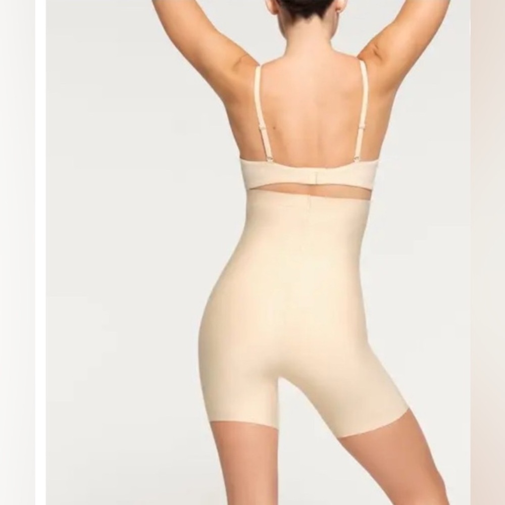 SKIMS Body High Waist Short Shapewear M - Picture 2 of 6